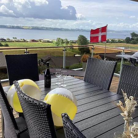 8 Person In Aabenraa-by Traum * Aabenraa